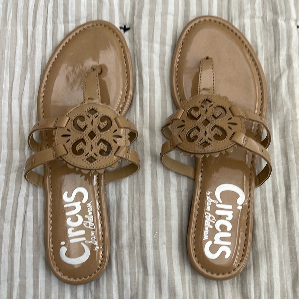 Circus by Sam Edelman Women's Carney Medallion Thong Sandal.